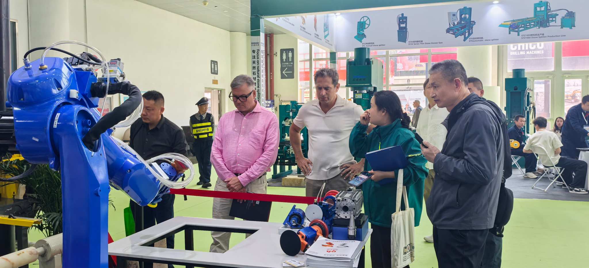 Sorotan Peralatan Mekanik Xiamen Anyth di Pameran Batu Internasional Xiamen